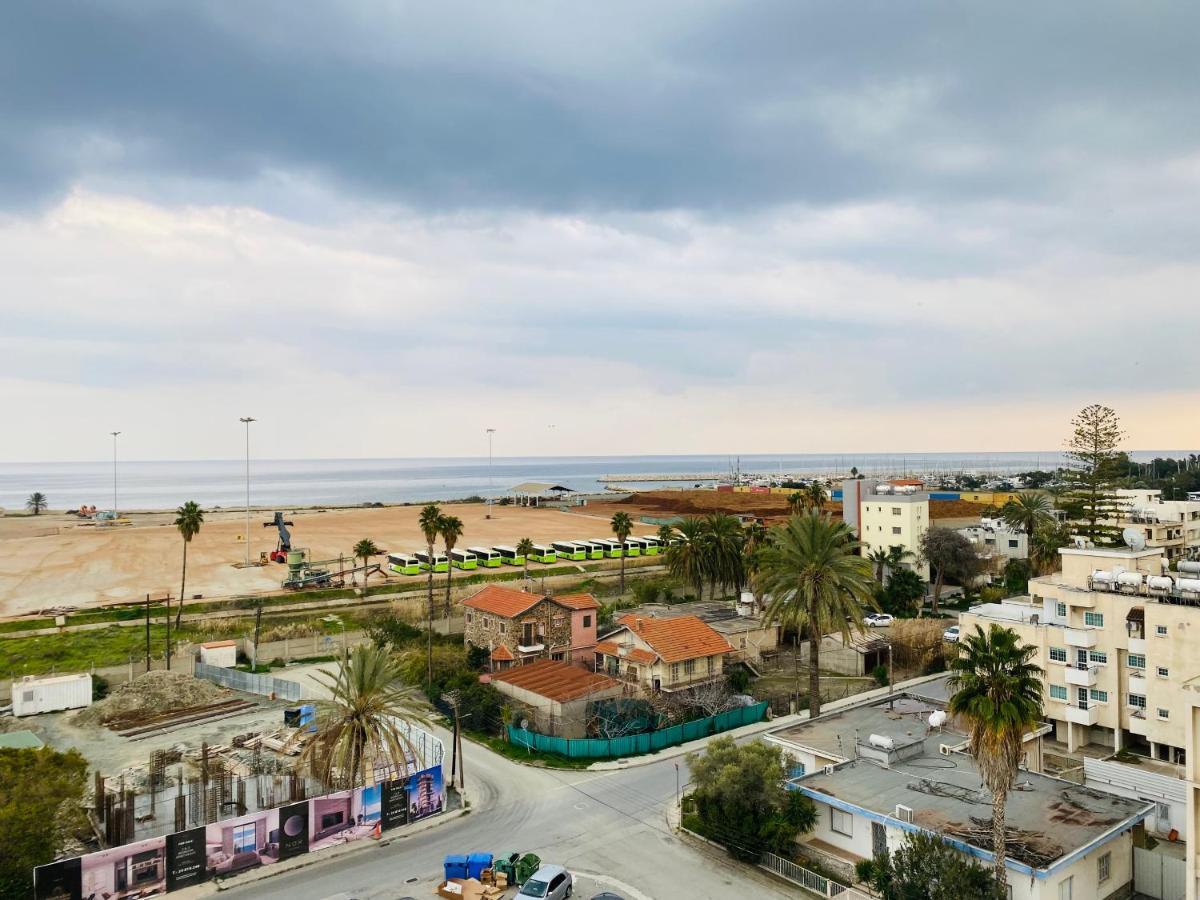 Panoramic Seaside Getaway, 2-Br Penthouse Apartment Larnaca Luaran gambar